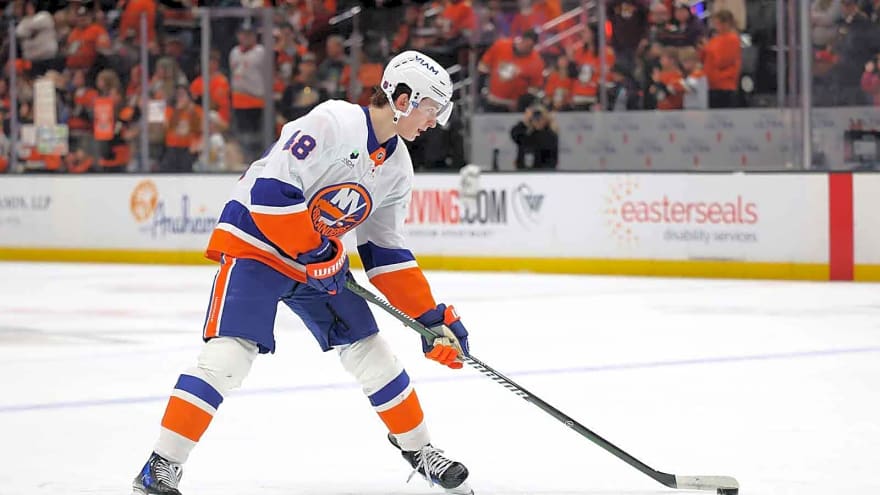 Ex-Islanders captain John Tavares drops ‘star’ label on Matthew Schaefer