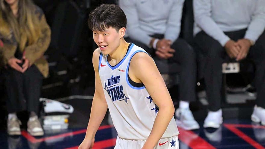 Blazers’ Yang Hansen fakes out Donovan Clingan for Rising Stars bucket