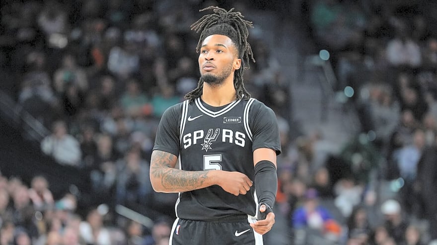 Spurs’ Stephon Castle gets positive update after leaving Lakers game with an injury