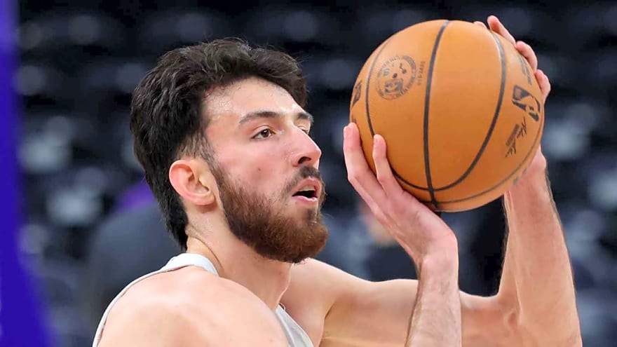 Thunder’s Chet Holmgren showcases athletic gifts with fastbreak slam