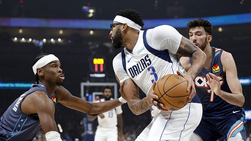 Are the Mavericks too focused on getting Anthony Davis the ball? Point guard says yes
