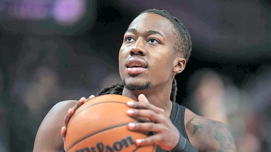 Bulls’ Ayo Dosunmu nails insane half court buzzer-beater