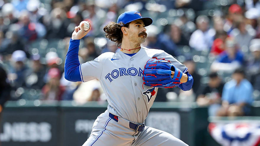 Dylan Cease reacts to Alejandro Kirk’s injury scare vs. White Sox