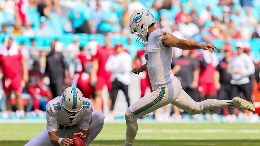Giants add ex-Dolphins kicker with latest signing
