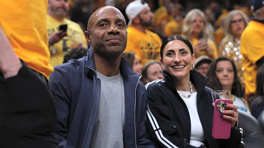 Jay Williams catches awkward strays from Kenny Smith, Richard Jefferson during NBA Draft over motorcyle accident
