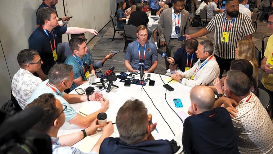 Bears pass on edge target with Dolphins trade in NFL.com mock draft