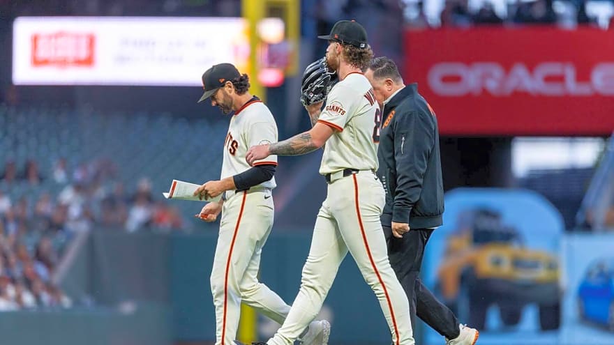 Giants pull pitcher early from start vs. Reds amid injury concerns