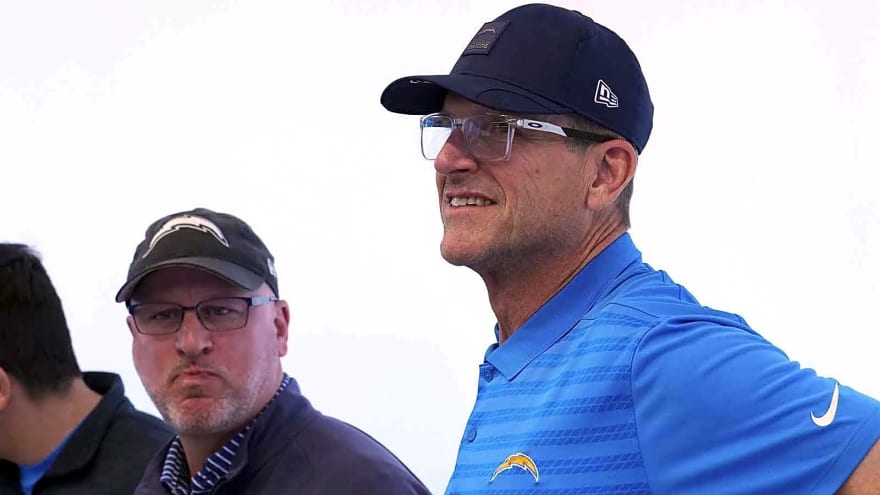 1 free agent who would fix Chargers’ biggest flaw heading into 2026 season