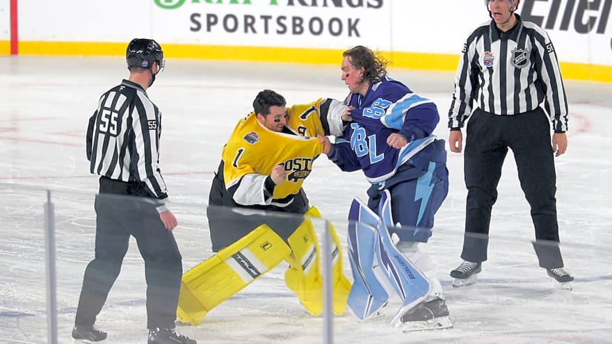 Bruins’ Jeremy Swayman gives Andrei Vasilevskiy his flowers after goalie fight