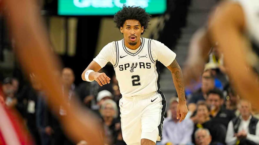 Dylan Harper brightens Thanksgiving with turkey giveaway