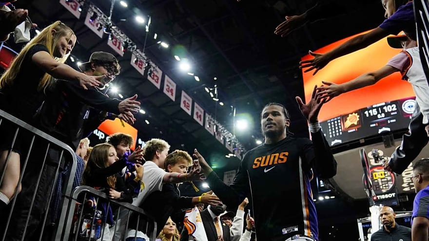 Suns surprise Jalen Green at high school jersey retirement ceremony