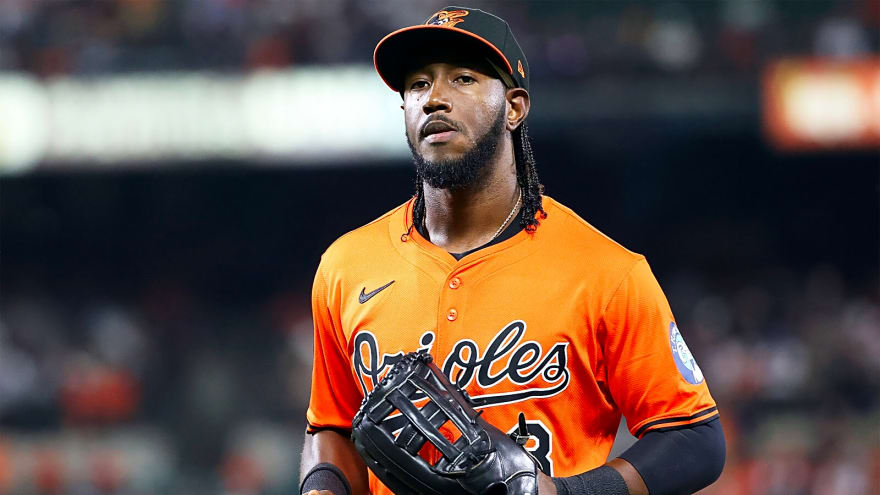 Braves sign speedy infielder to one-year contract