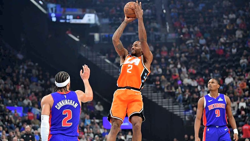 Clippers star Kawhi Leonard has the most Kawhi Leonard reaction to historic night