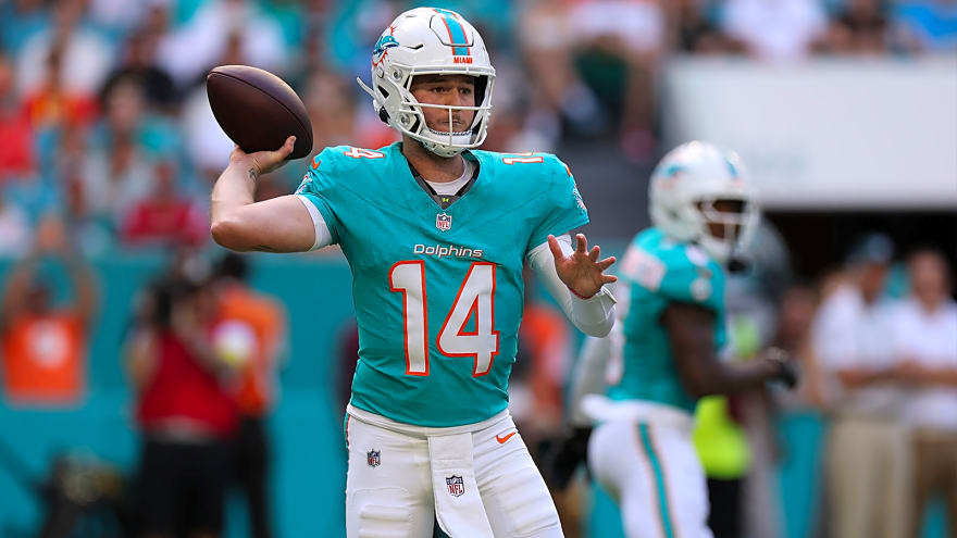 Quinn Ewers, Theo Wease team up for Dolphins’ longest play of season