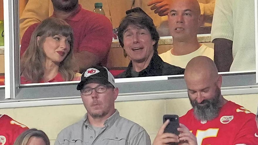 Tom Cruise admits Taylor Swift was ‘schooling’ him on football at Chiefs’ Week 1 blowout win