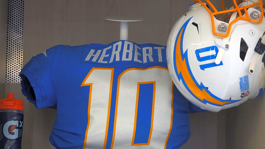 Chargers’ Justin Herbert practice update raises injury concern