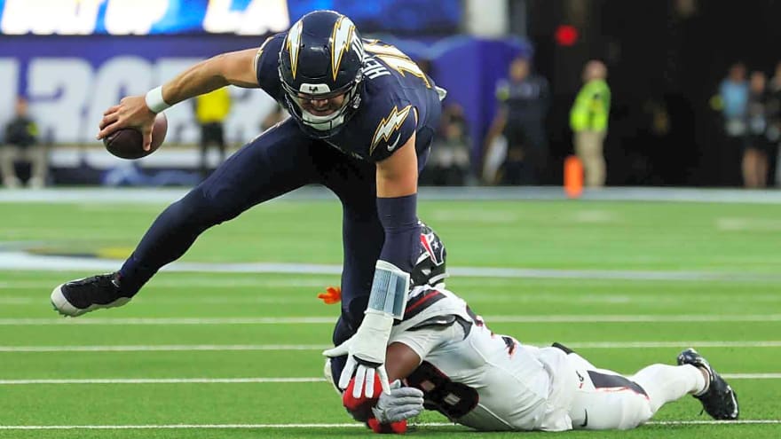 Chargers QB Justin Herbert details swelling, hand injury before Patriots game