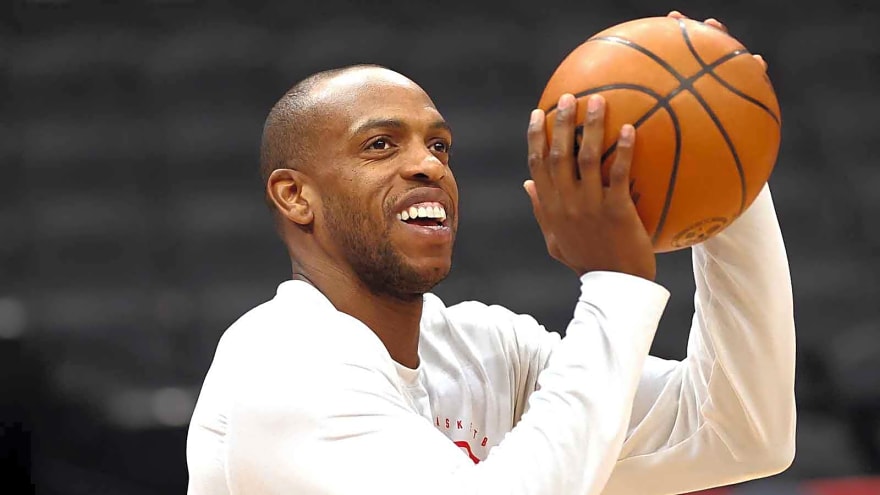 Khris Middleton, new Mavericks players set to join team ahead of Spurs clash