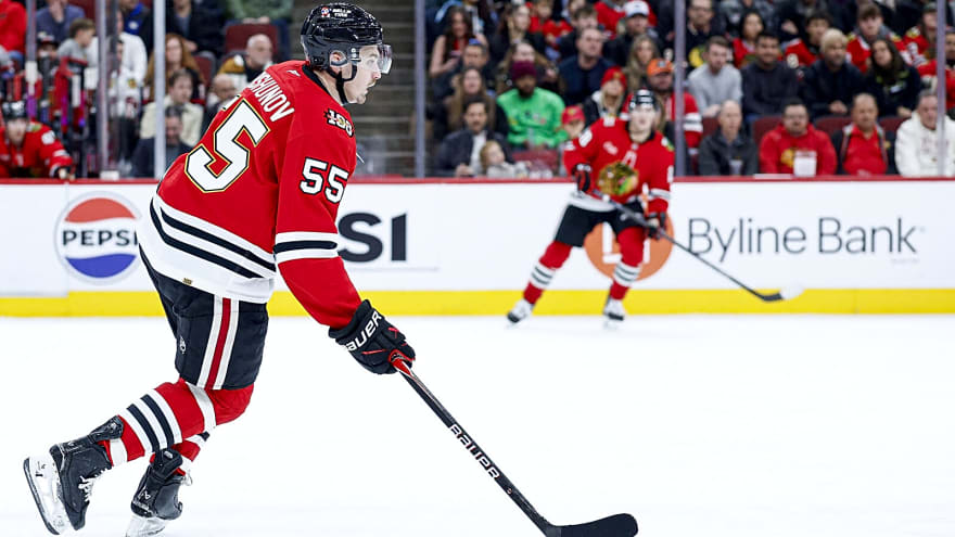 Blackhawks scratching young defenseman vs. Maple Leafs for tardiness