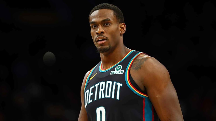 Pistons’ Jalen Duren leaves game vs. Wizards with knee soreness