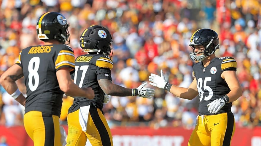 Aaron Rodgers Rips Into Steelers Rookie Germie Bernard Despite Another Great Game