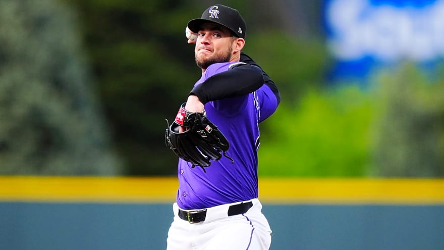 Astros agree to contract with ex-Rockies reliever