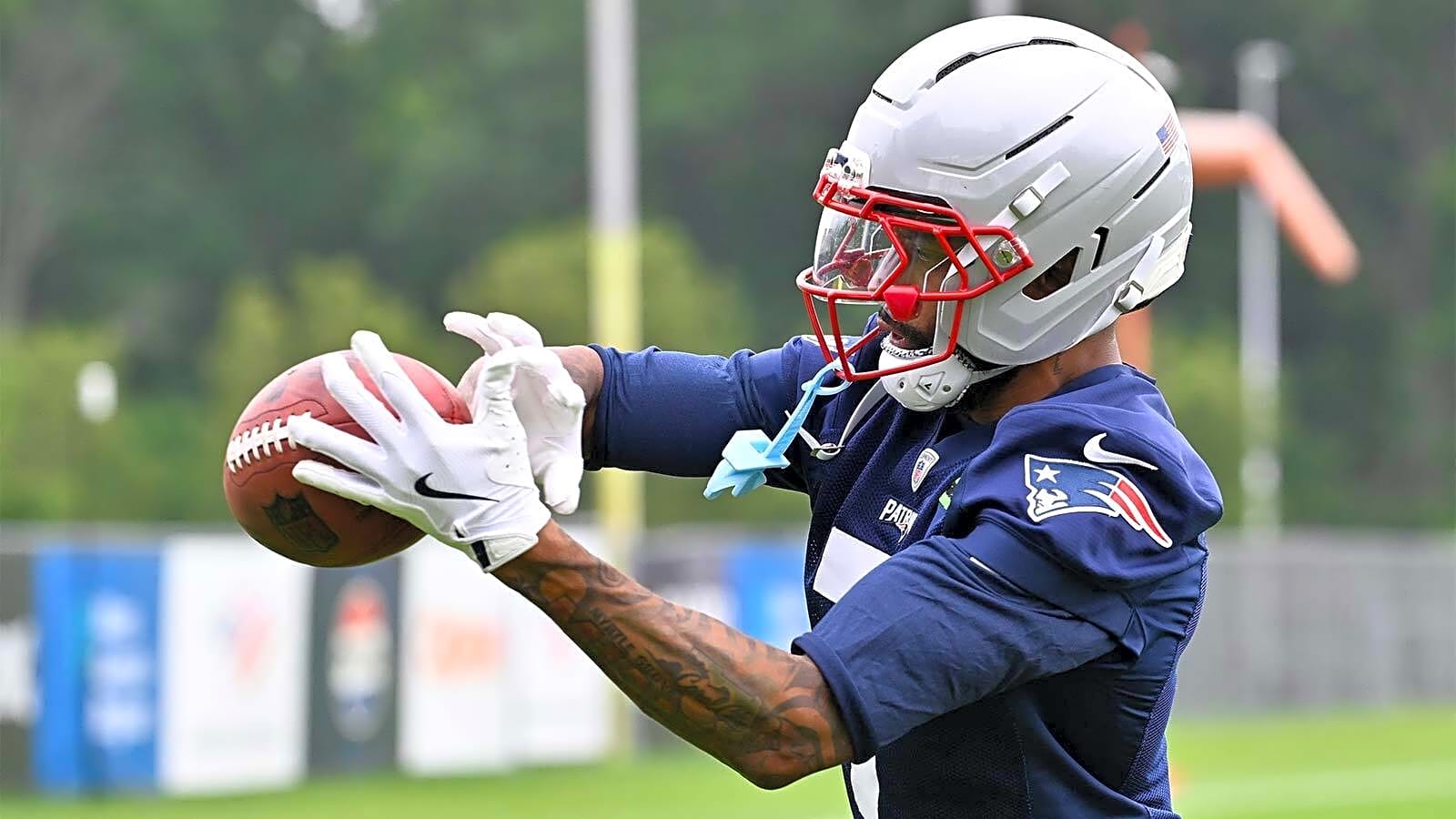 Patriots down a starting CB for Steelers clash