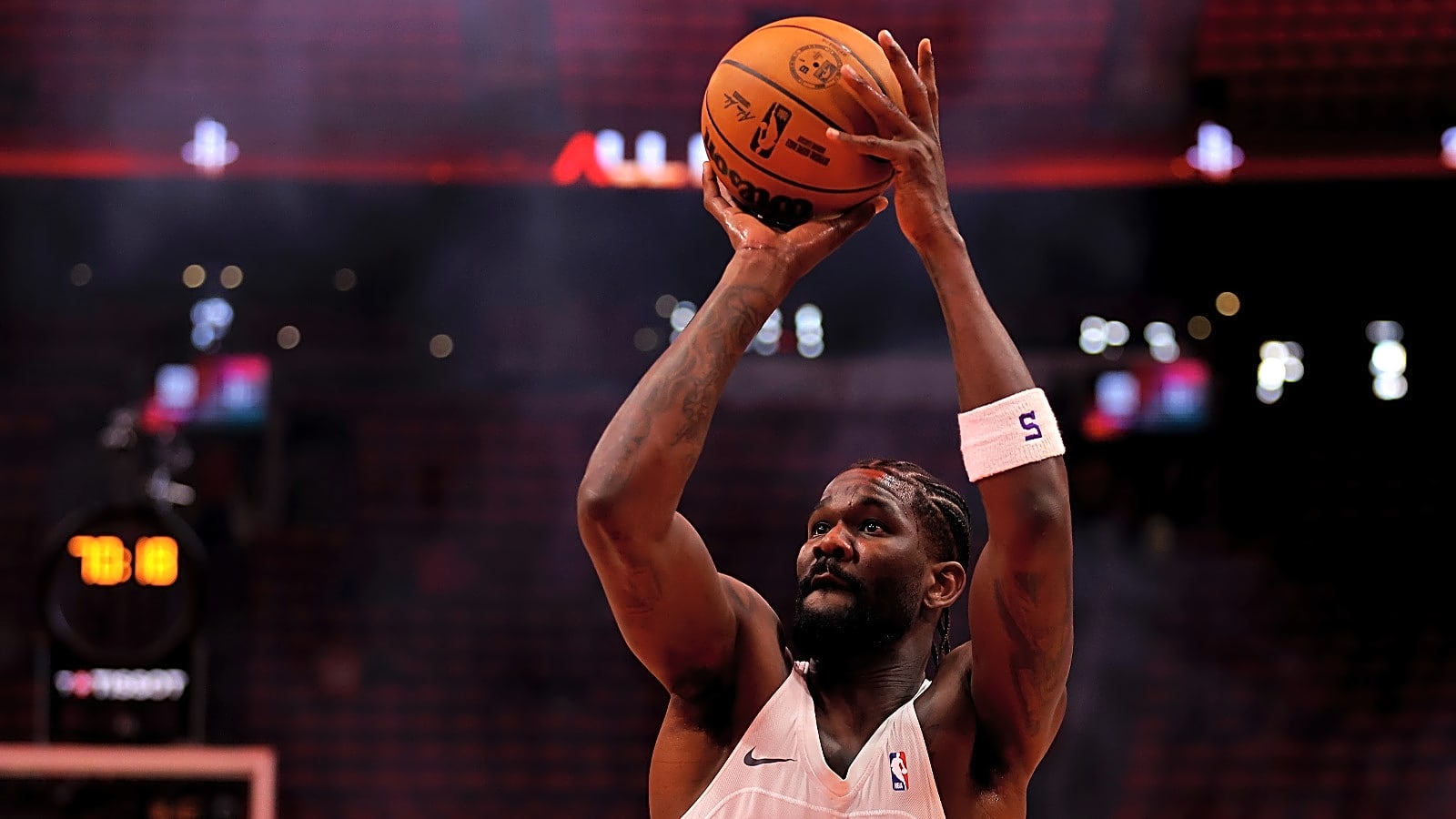 Lakers’ Deandre Ayton crushed over new ‘DominAyton’ chain