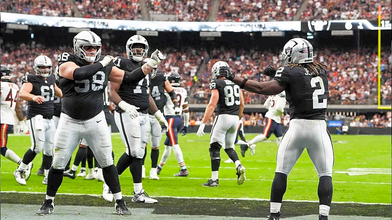 Geno Smith’s painful situation gets even worse with Raiders teammate’s injury update