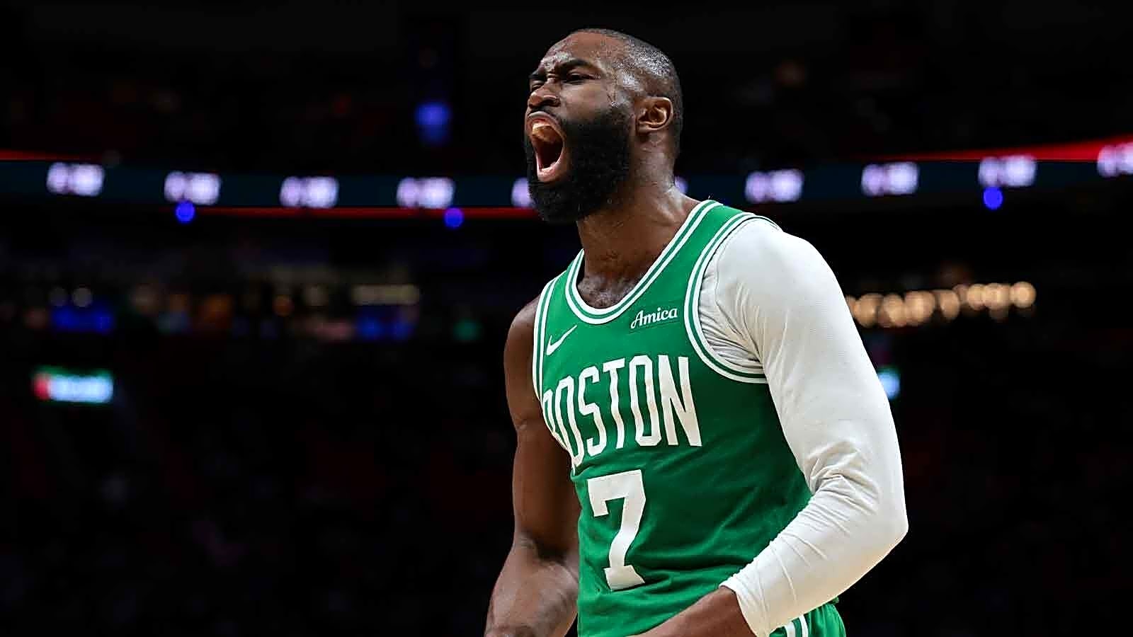 Jaylen Brown shows off new skill before playoffs