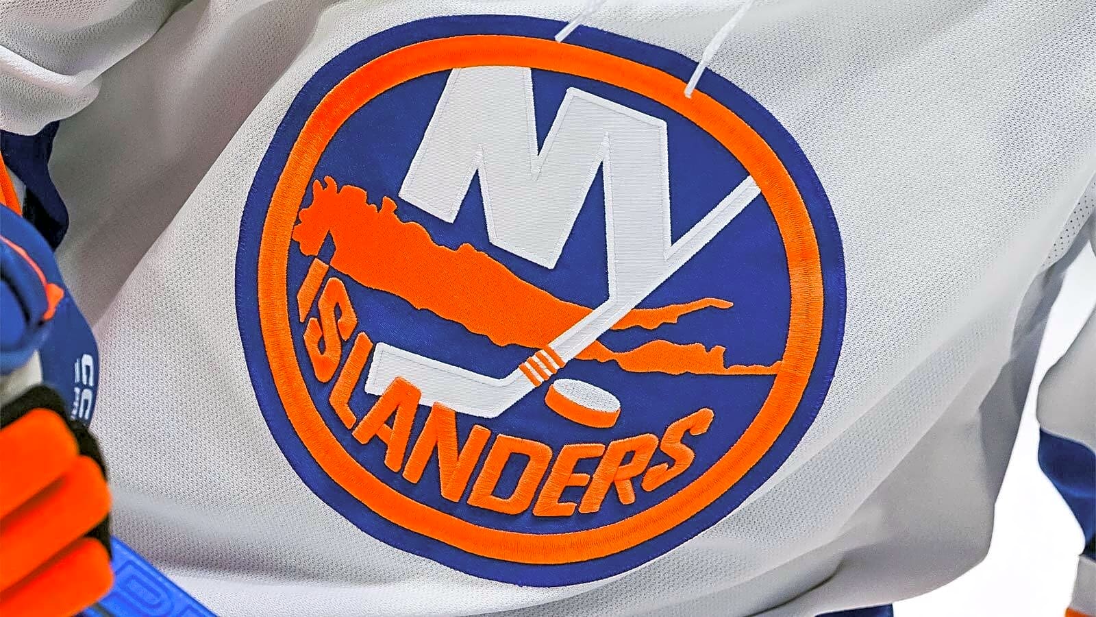 Islanders add longtime Bruins executive to front office