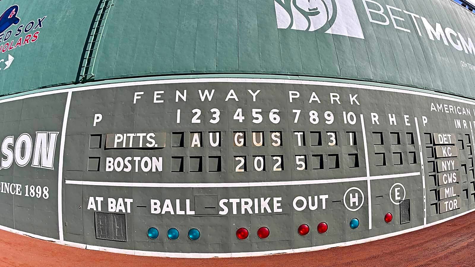 Red Sox, Athletics agree to offseason trade