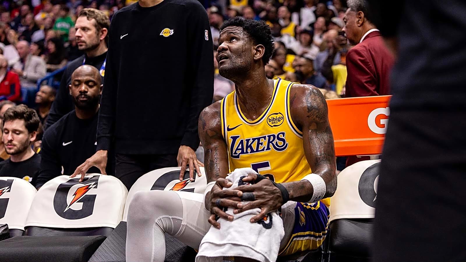 Lakers’ Deandre Ayton briefly detained for marijuana possession