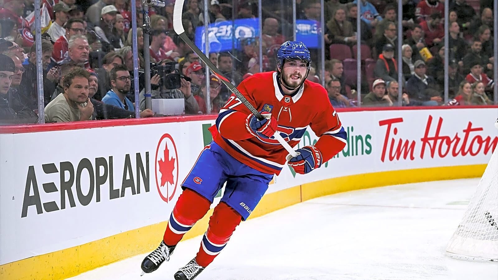 Canadiens’ Kirby Dach exits Ducks clash with potential injury