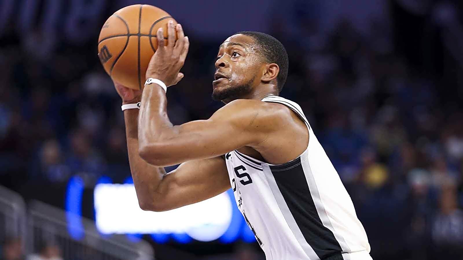 Spurs’ De’Aaron Fox nails incredible bucket over Austin Reaves