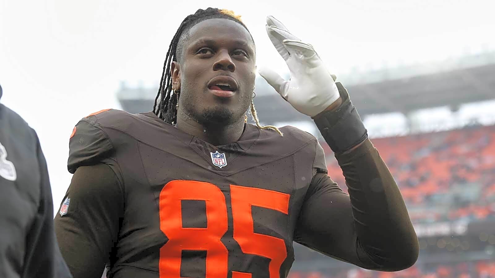 Chargers coach highlights what makes David Njoku dangerous