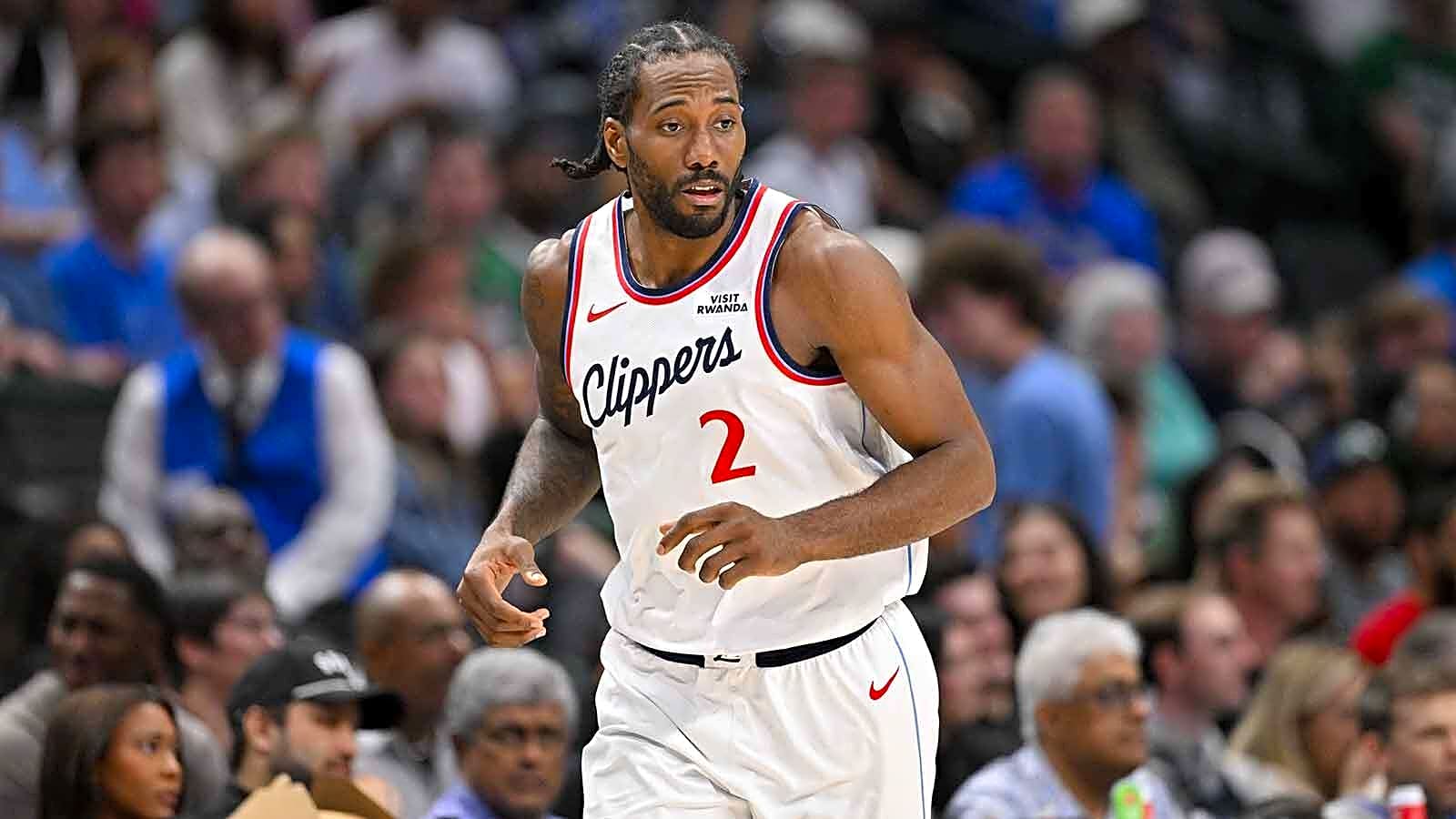 Kawhi Leonard spotted living best life at French Open