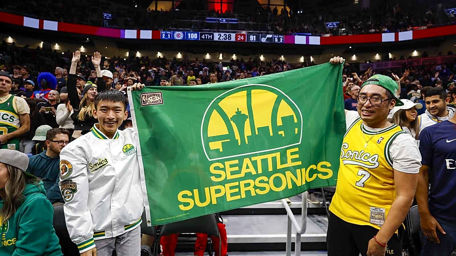 Former Gonzaga basketball star demands return of Seattle’s NBA team