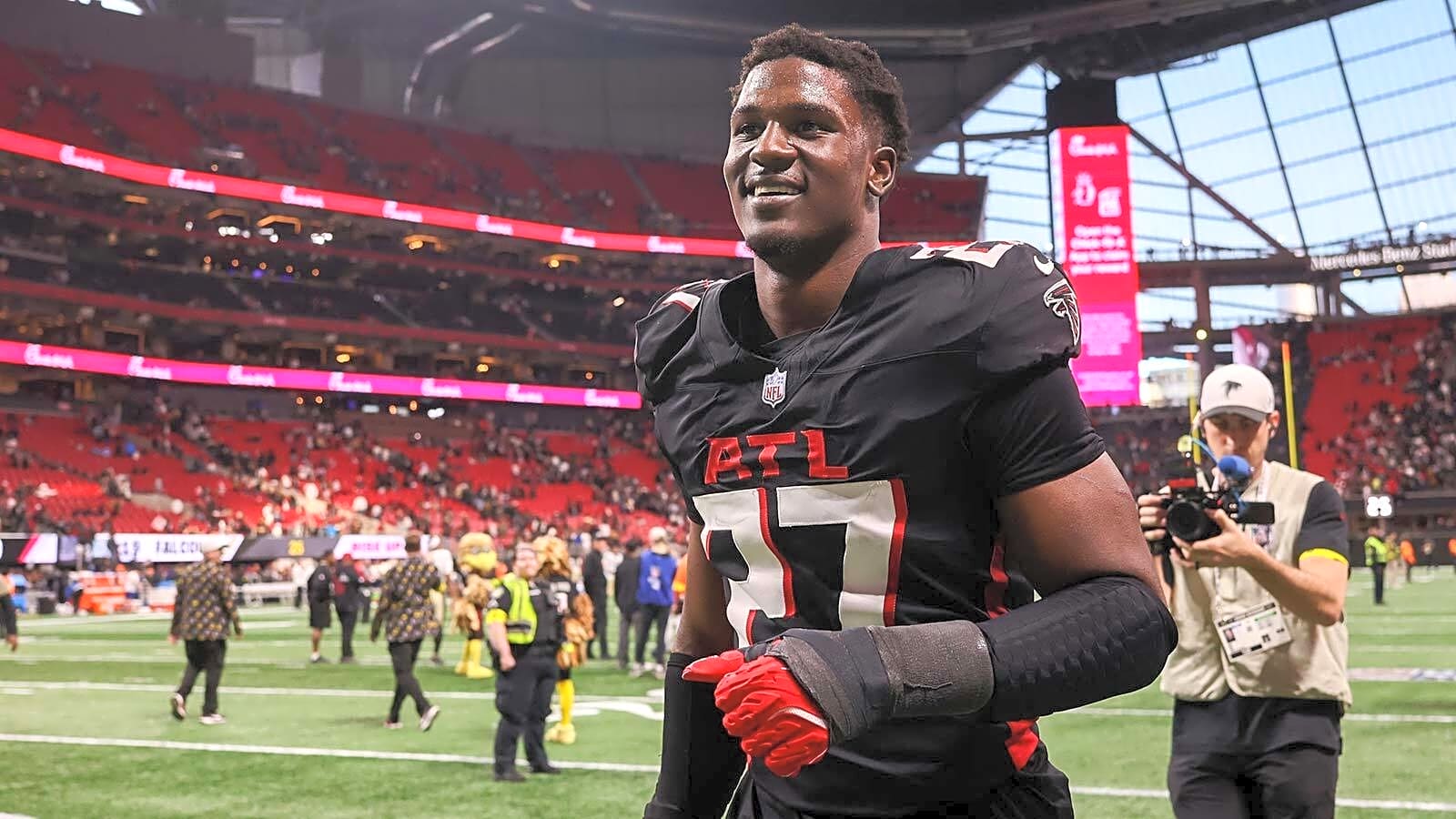 James Pearce Jr. not with Falcons amid legal issues