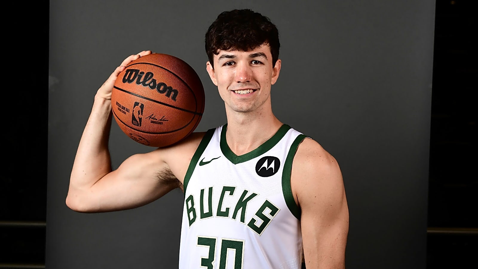 Meet Giannis’ new teammate following Bucks’ roster move