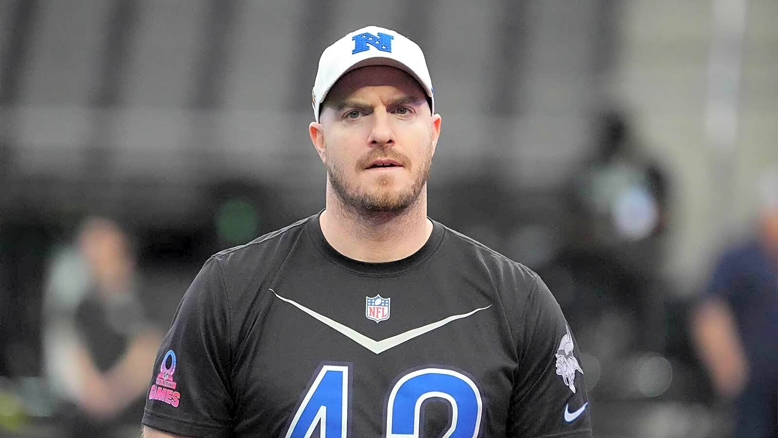 Vikings re-signing 3-time Pro Bowler