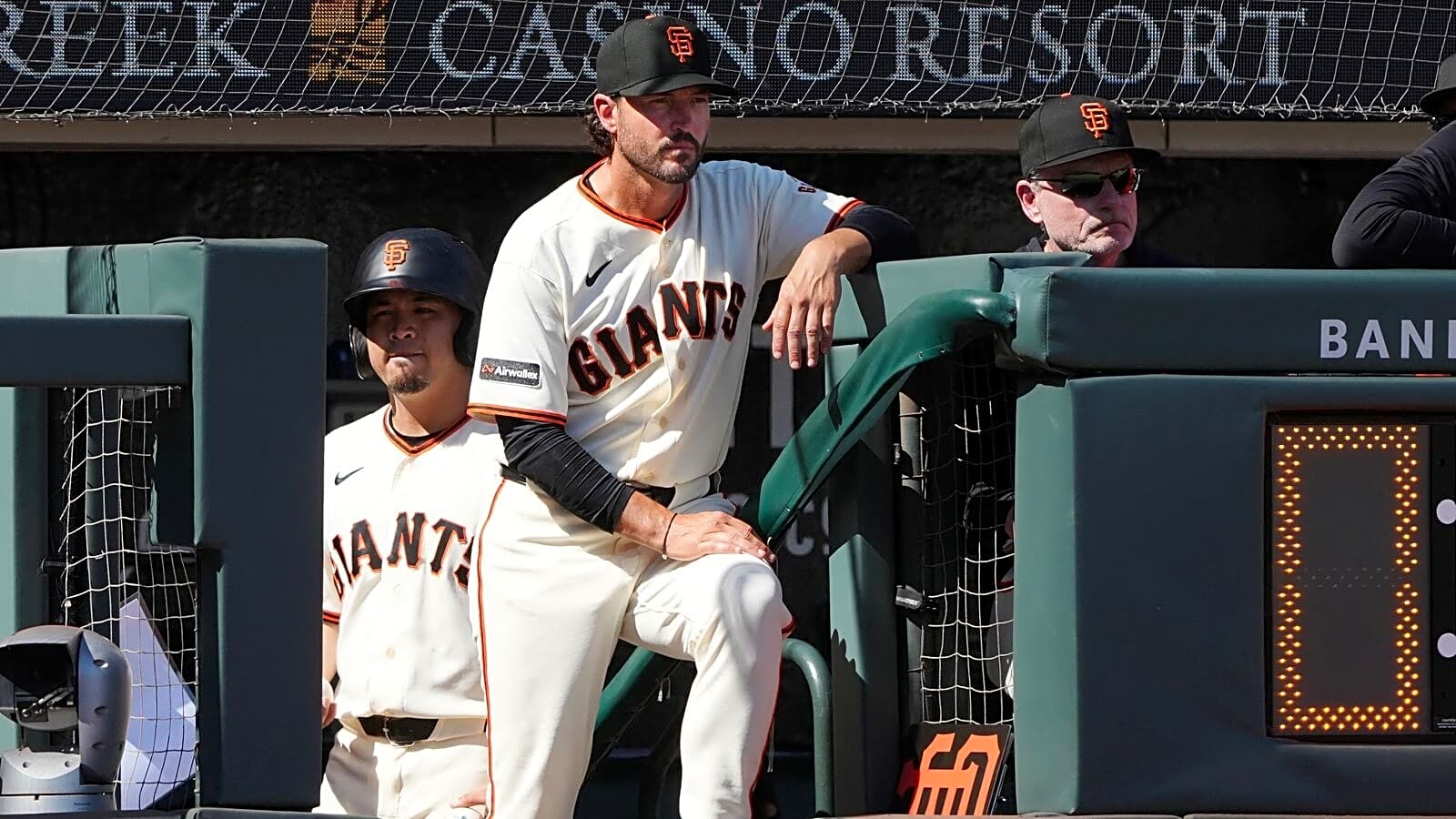 Giants make two trades after embarrassing sweep by Yankees