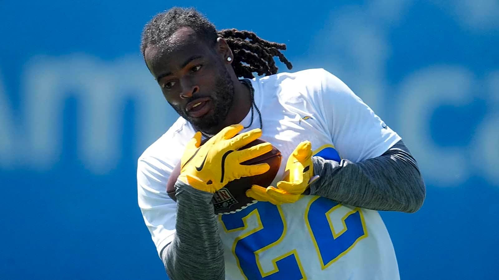 Najee Harris sends defiant message after signing with Giants