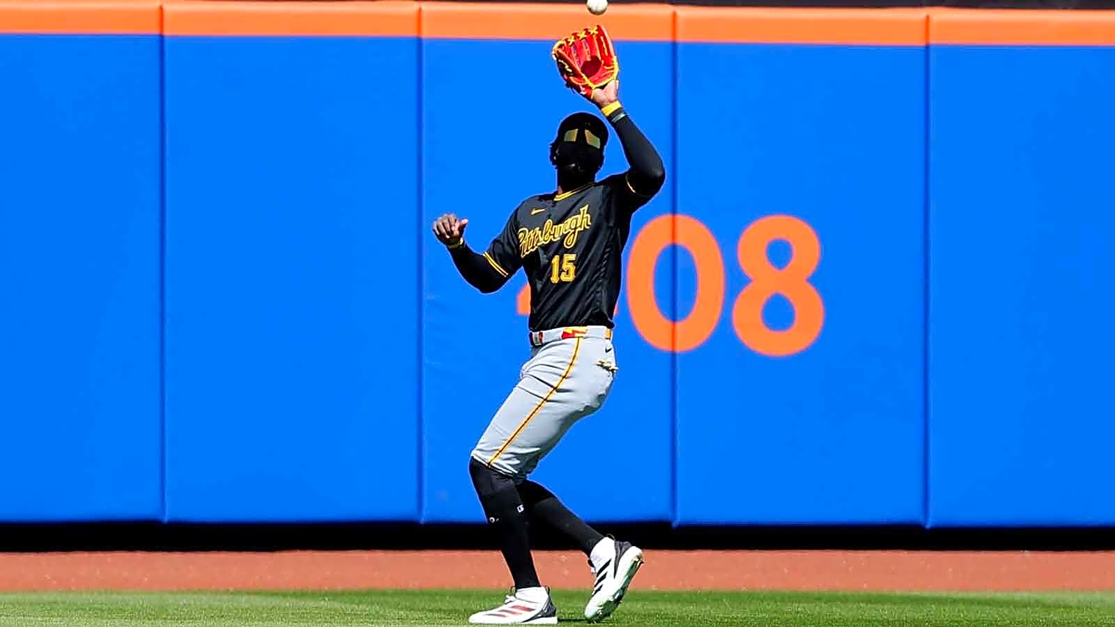 Another day, another disastrous Oneil Cruz defensive moment