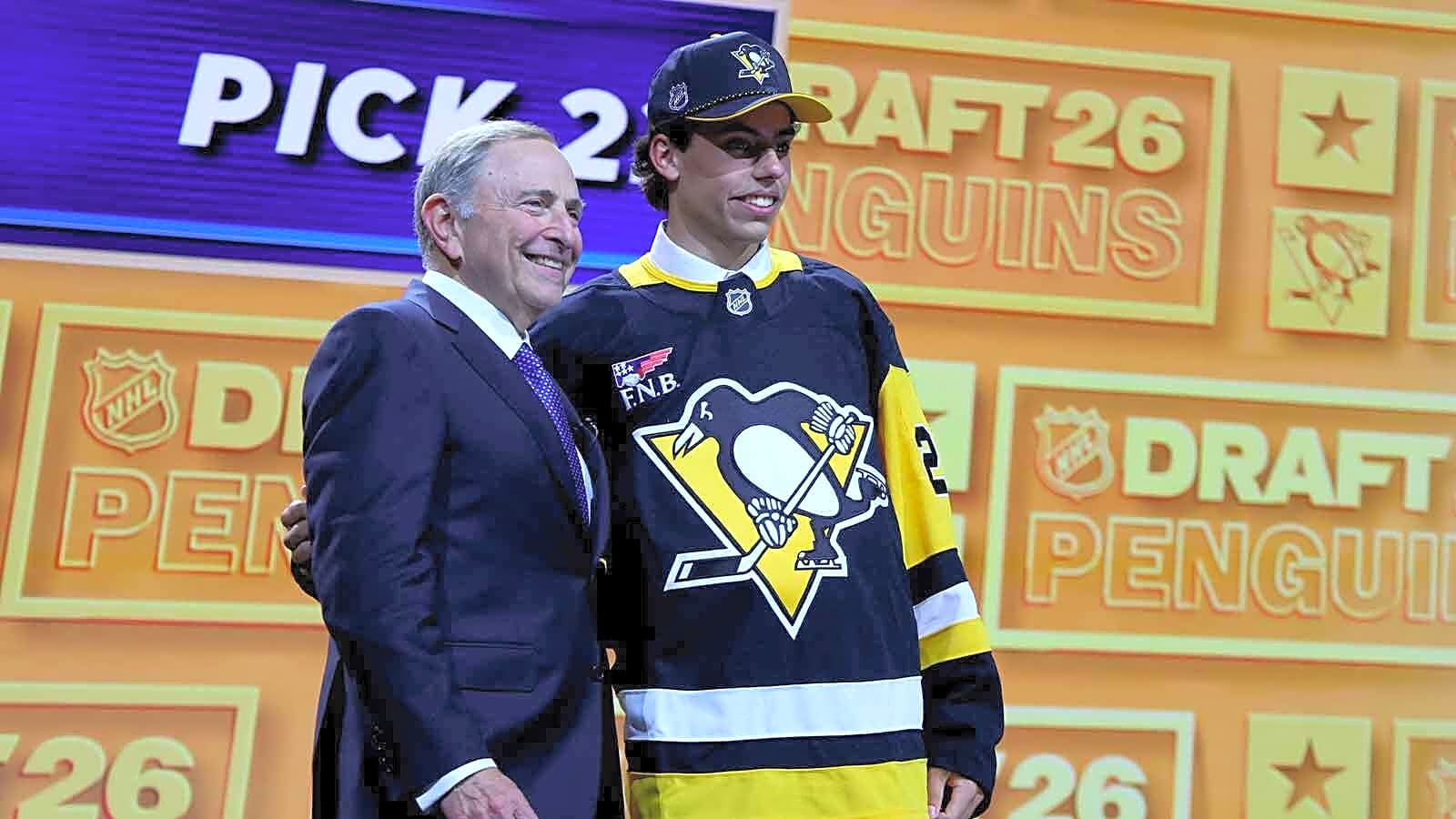 Watch Sidney Crosby welcome Liam, Markus Ruck to Penguins
