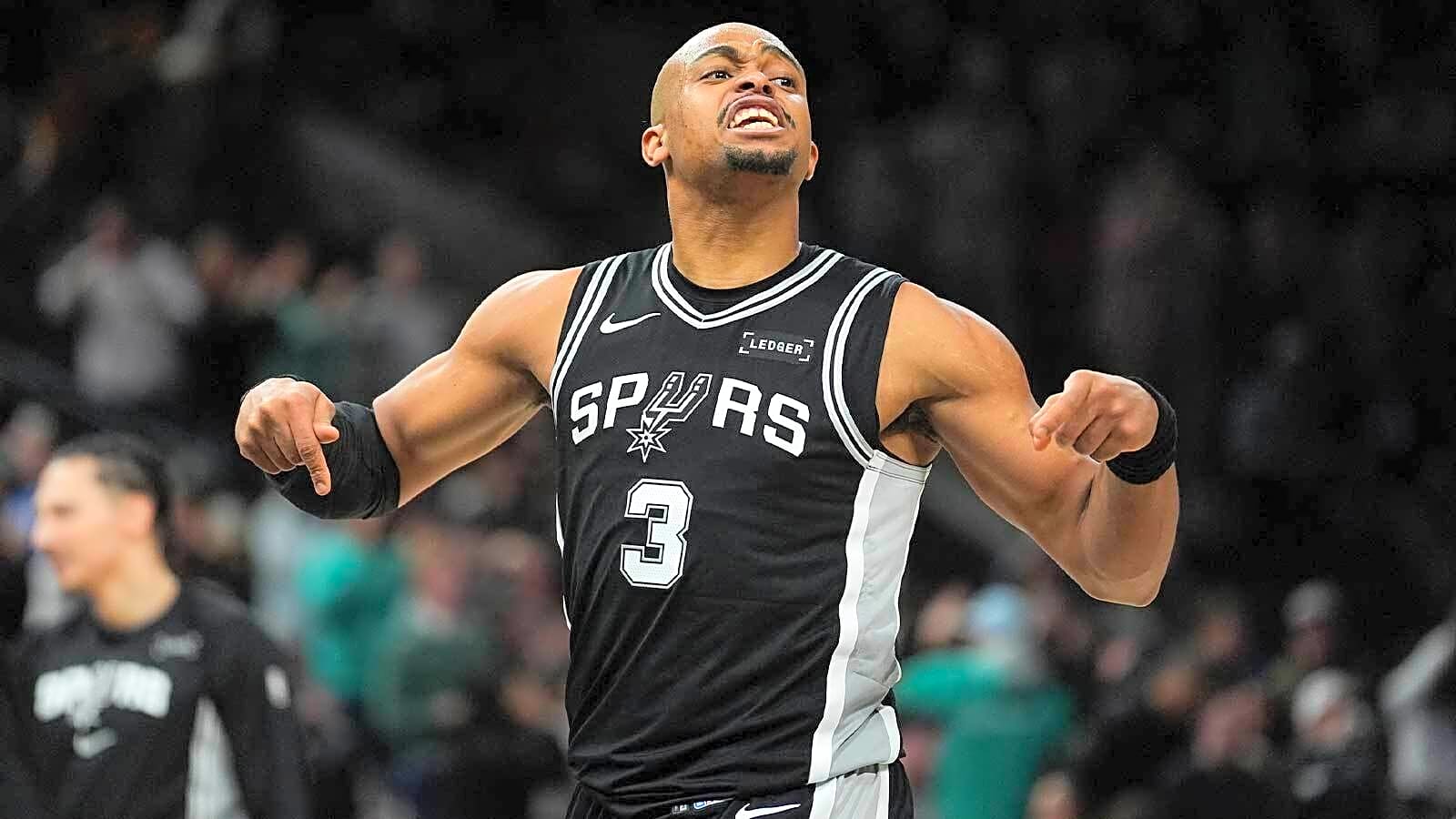 Spurs’ Keldon Johnson defends Stephon Castle after push from Cade Cunningham