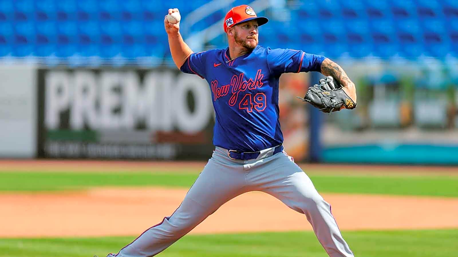 Pirates agree to contract with ex-Mets reliever