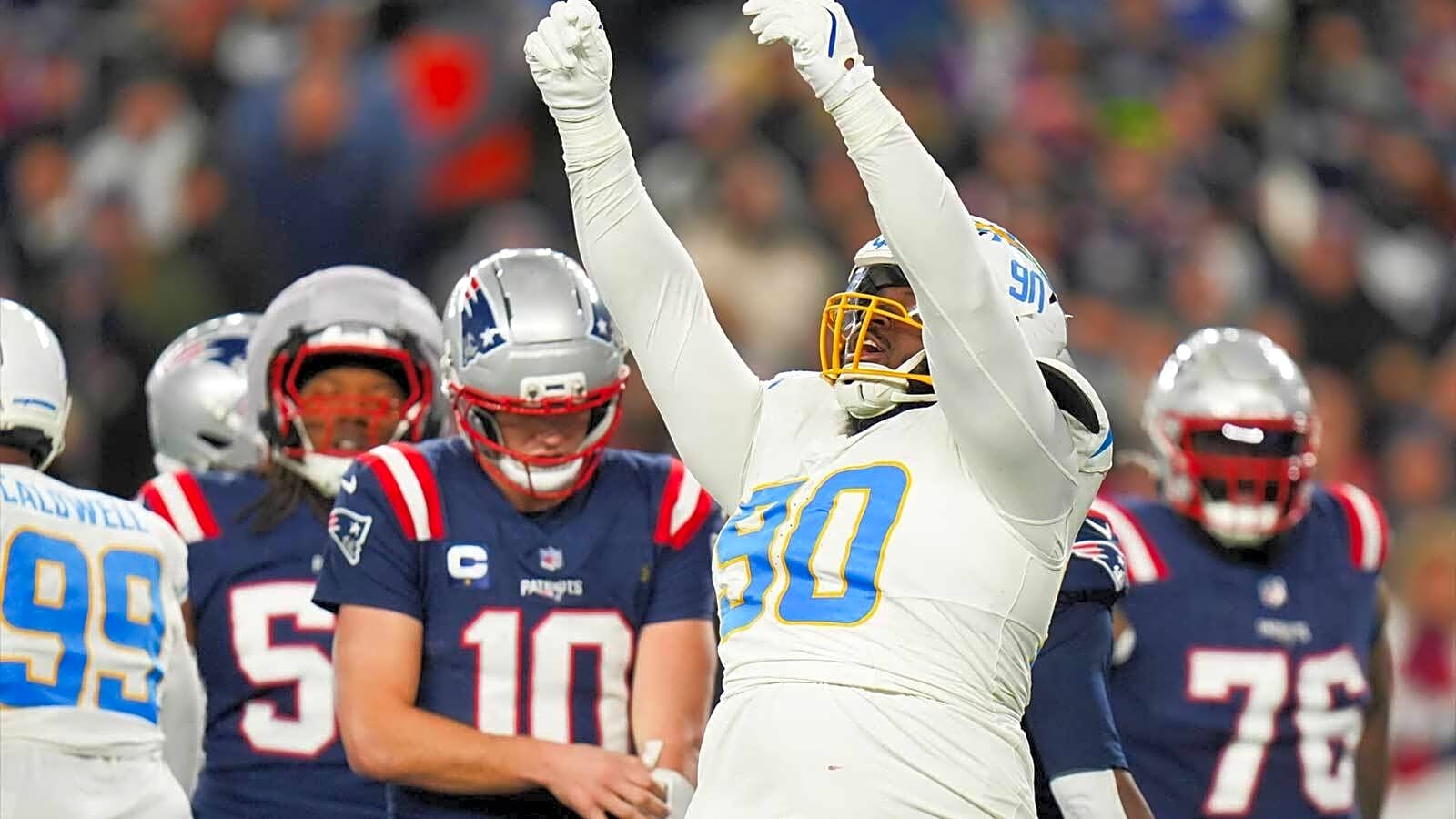 Chargers sign key defensive tackle to 3-year contract