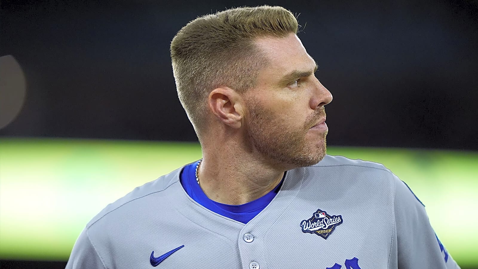 Dodgers’ Freddie Freeman battling knee injury concern