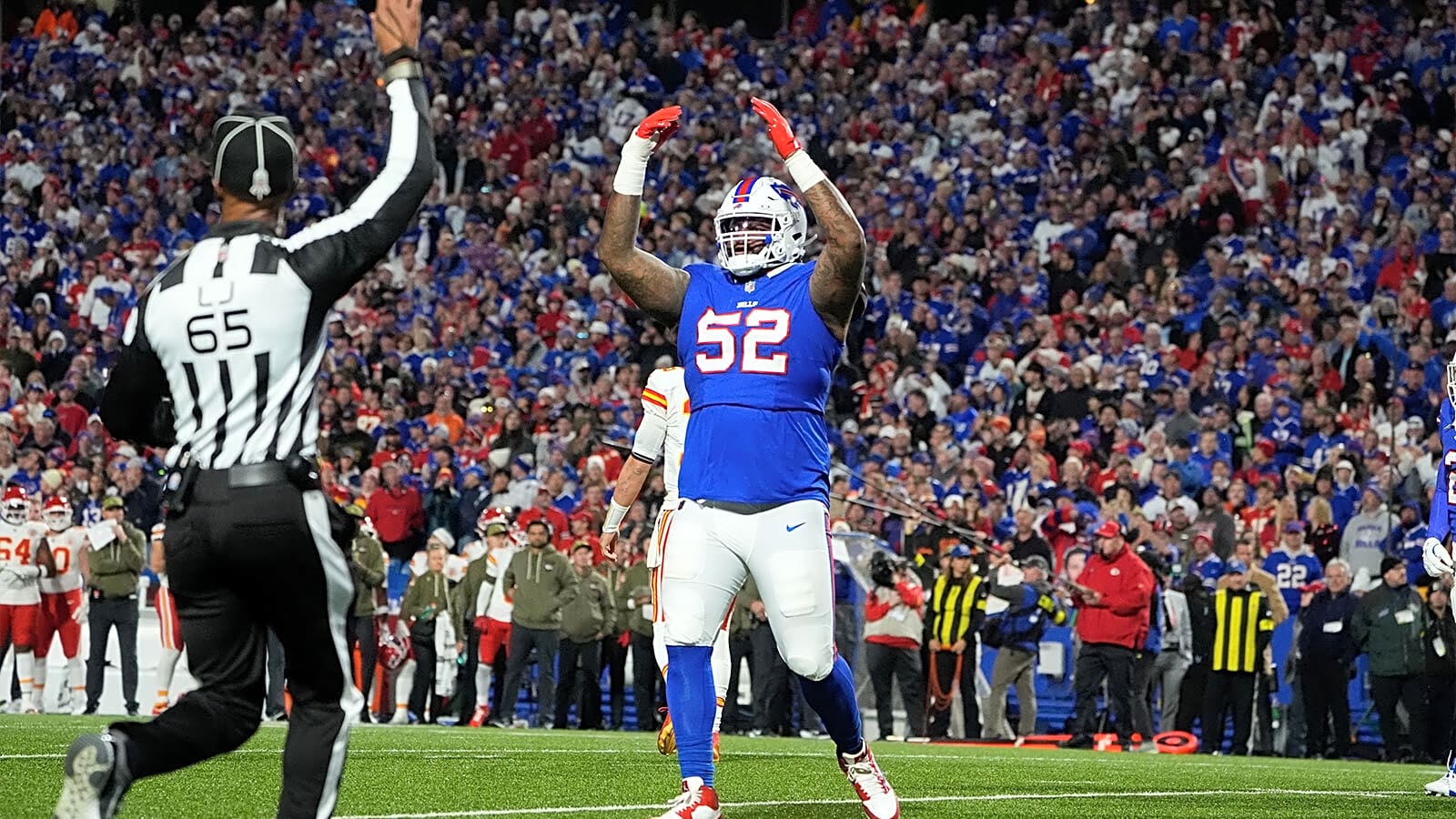 Bills lose Jordan Phillips, dignity early vs. Patriots